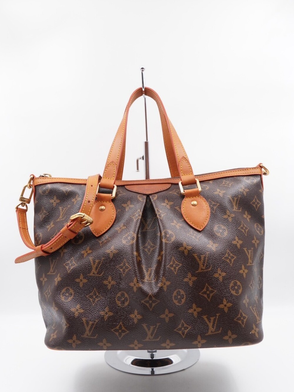 CM05 💗 Louis Vuitton Monogram Palermo